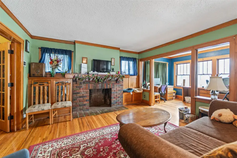 3921 Douglas Avenue, Des Moines, IA 50310 - #3