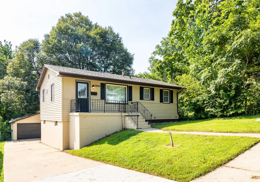 2820 Oxford Street, Des Moines, IA 50313 - #2