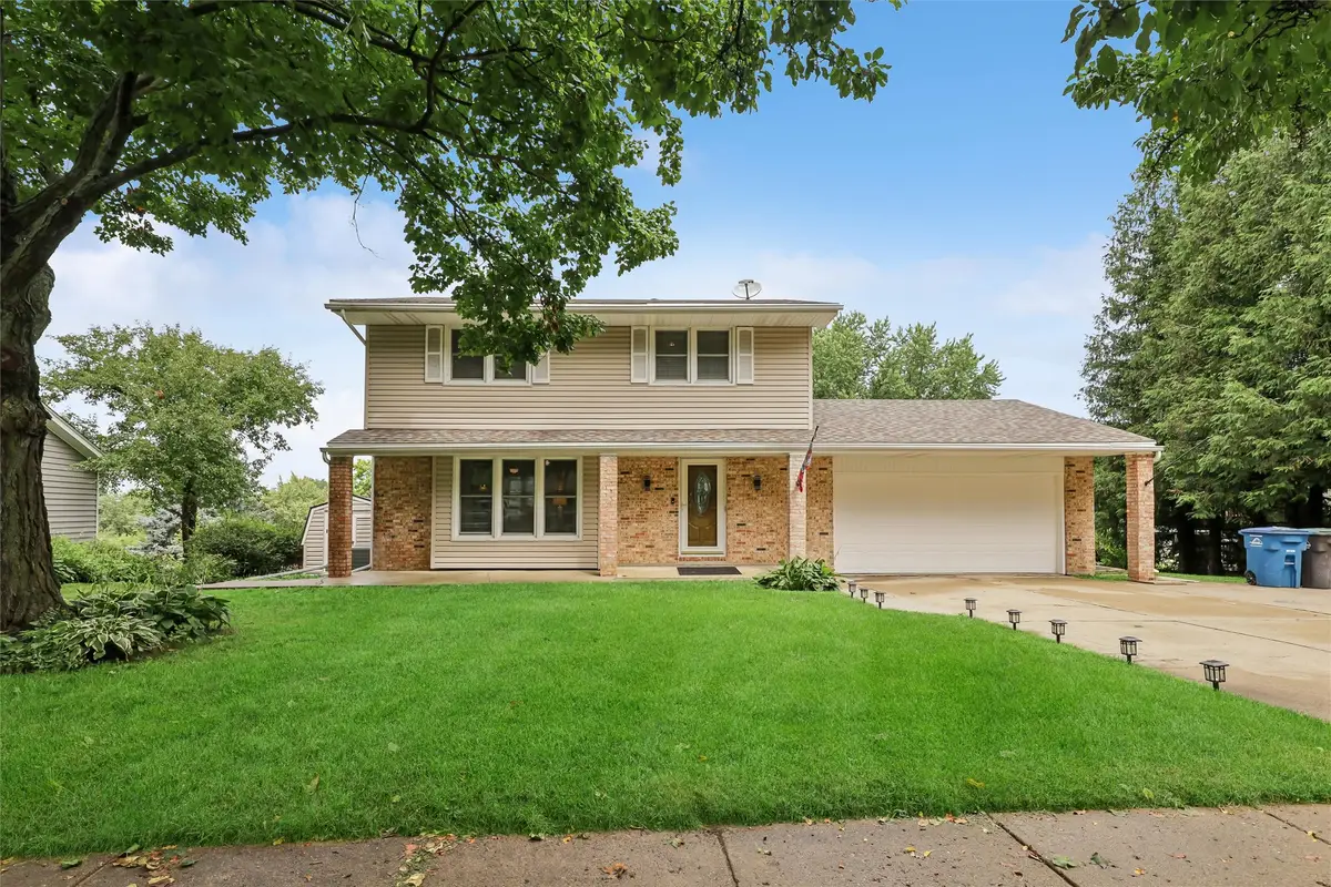 4415 Parklawn Drive, Des Moines, IA 50321 - #1