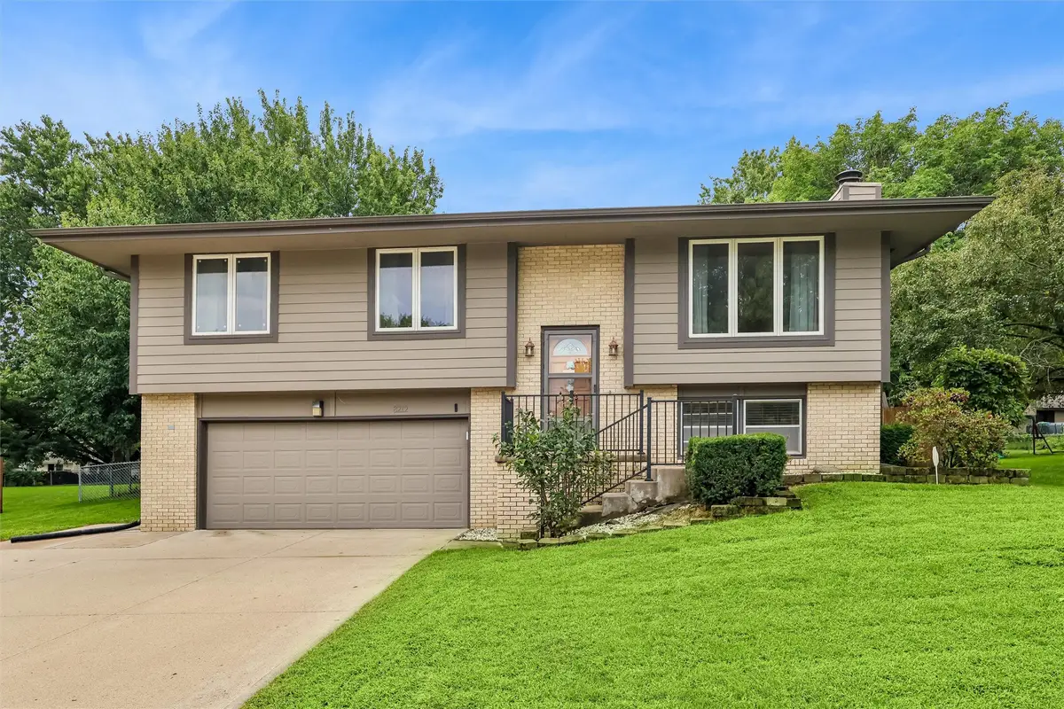 8212 Parkview Drive, Urbandale, IA 50322 - #1