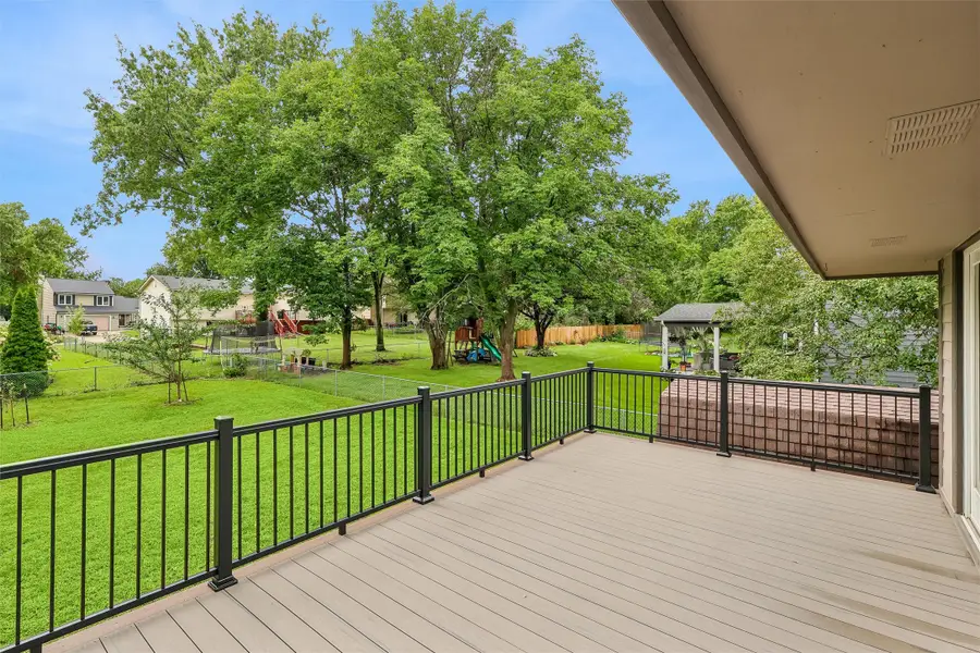 8212 Parkview Drive, Urbandale, IA 50322 - #3