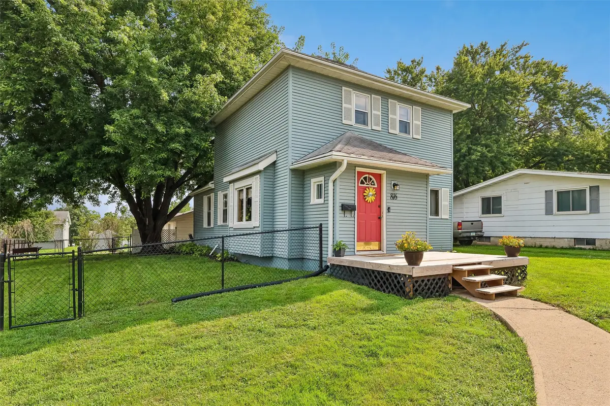 816 E Washington Street, Winterset, IA 50273 - #1