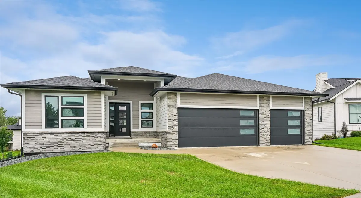 5006 148th Circle, Urbandale, IA 50323 - #1
