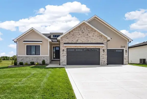 260 NW Copperleaf Court, Waukee, IA 50263