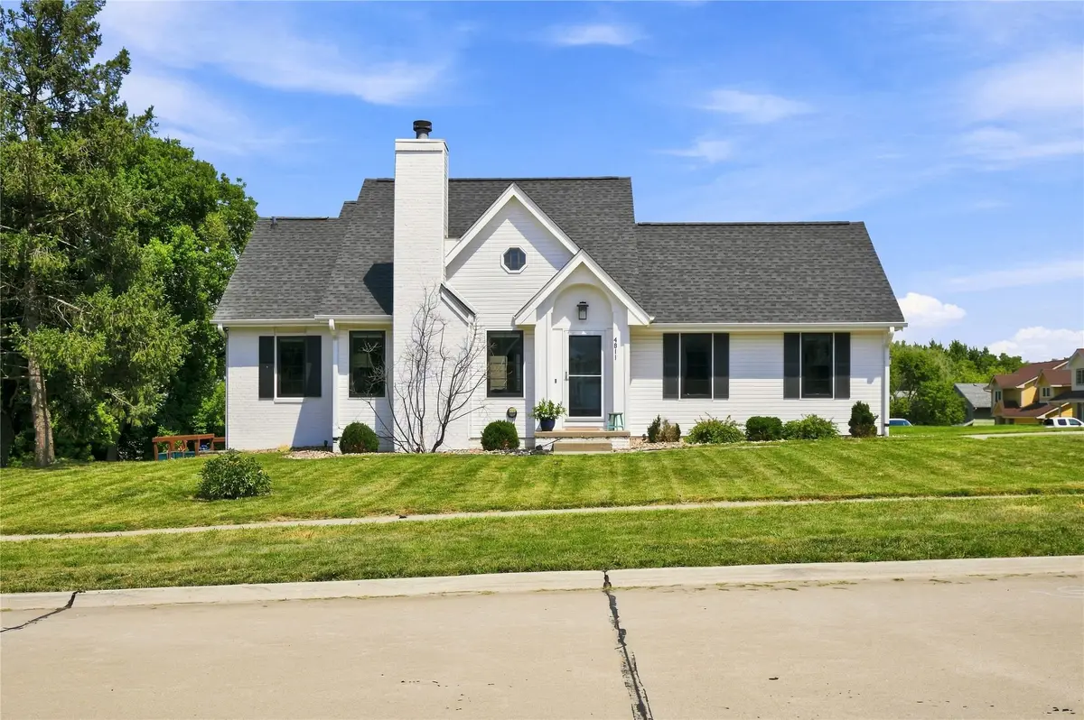 4811 Lockner Drive, Urbandale, IA 50322 - #1