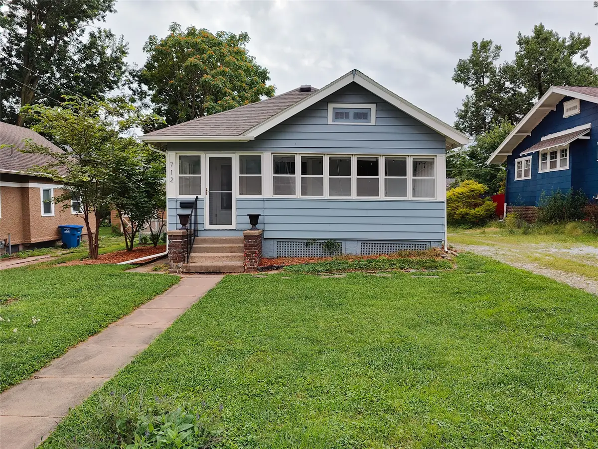 712 40th Street, Des Moines, IA 50312 - #1