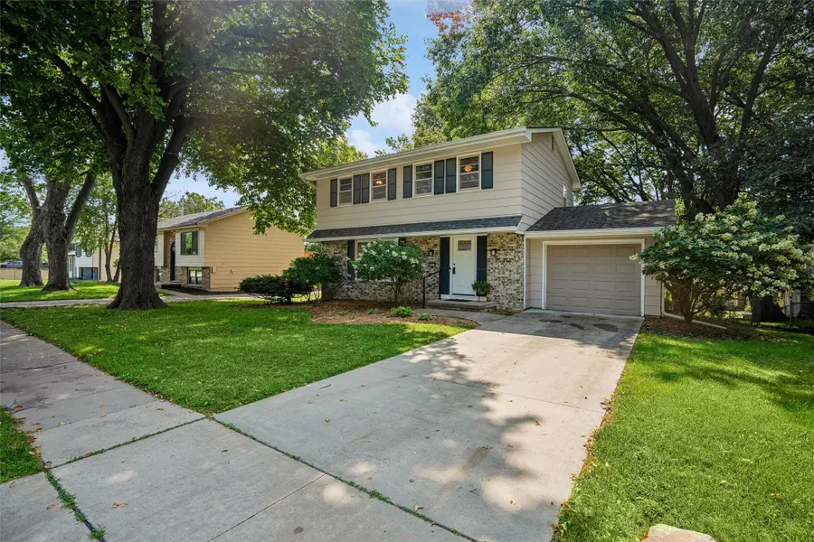 8666 Sunny Hill Drive, Clive, IA 50325 - #3