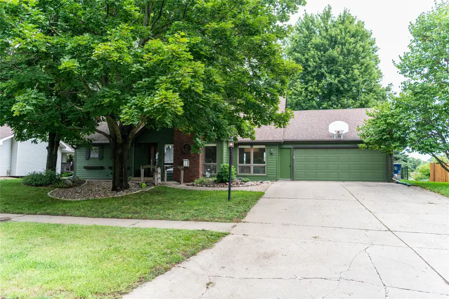 1422 Edgewood Drive, Pella, IA 50219 - #2