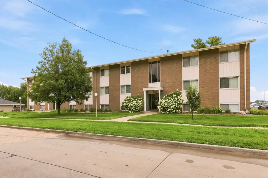 4213 62nd Street #6, Urbandale, IA 50322 - #2