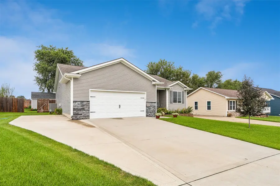 700 Patchett Drive Ne, Mitchellville, IA 50169 - #2