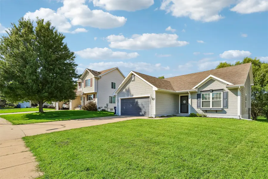 15405 Aurora Avenue, Urbandale, IA 50323 - #2
