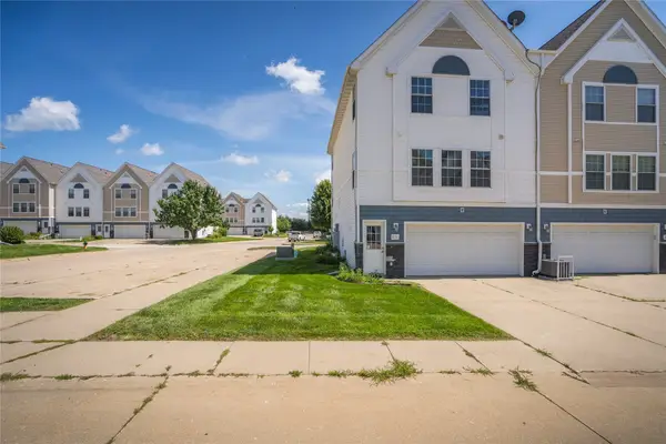 1151 SE Village View Lane, Ankeny, IA 50021