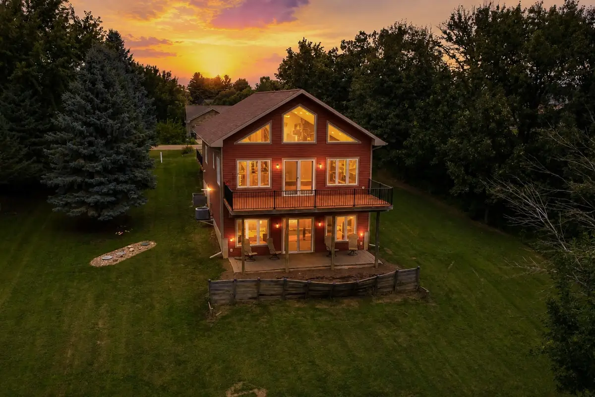 128 Amsterdam Drive, Pella, IA 50219 - #1