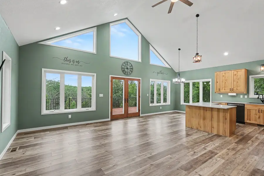 128 Amsterdam Drive, Pella, IA 50219 - #2