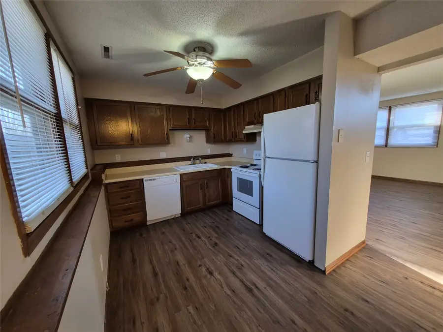 1761-1763 E Lacona Avenue, Des Moines, IA 50320 - #2