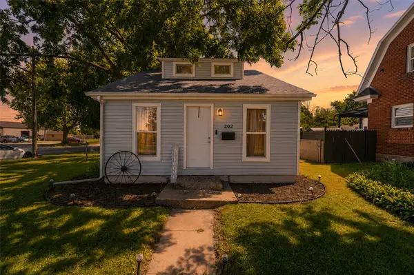 202 S Walnut Avenue, Ames, IA 50010