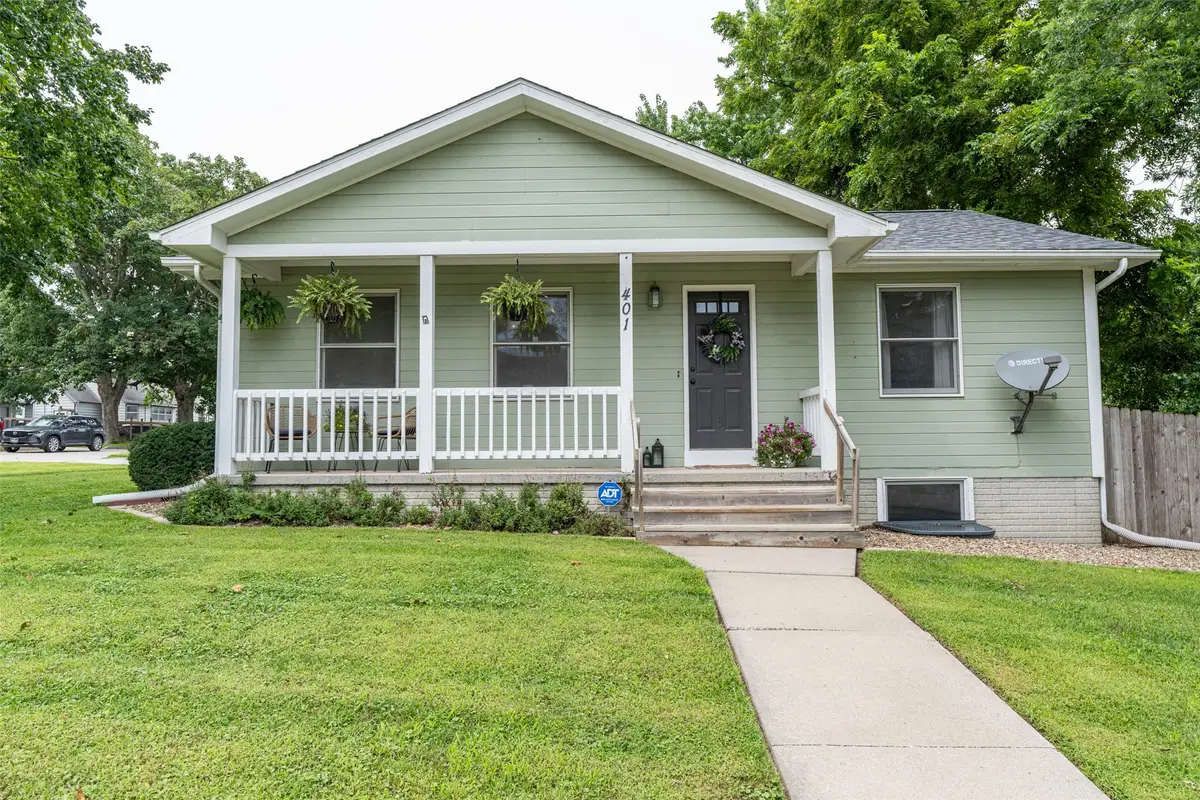 401 E Benton Street, Winterset, IA 50273 - #1