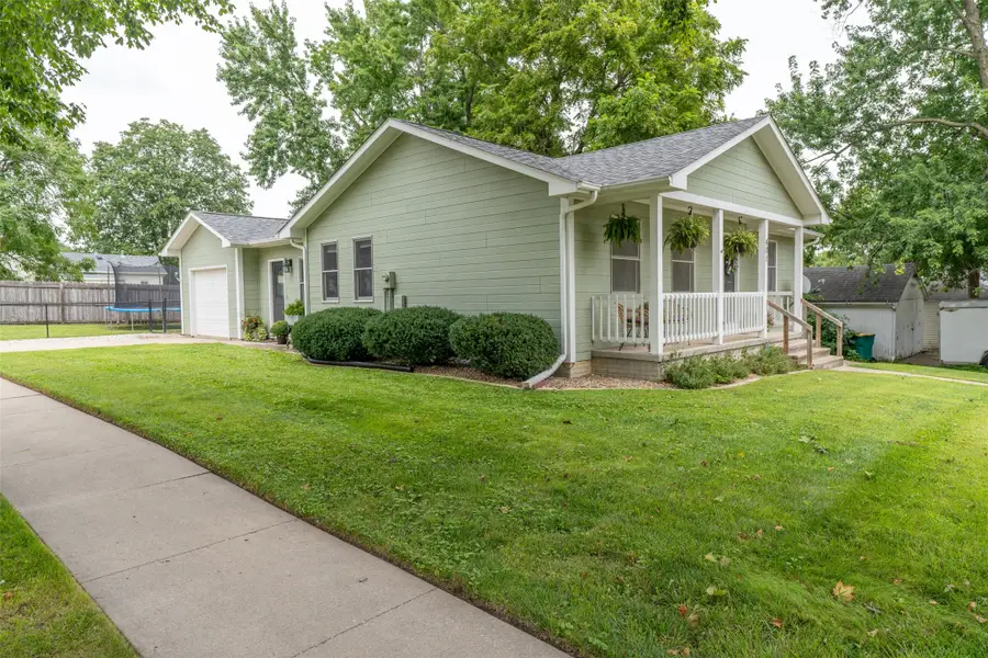 401 E Benton Street, Winterset, IA 50273 - #2