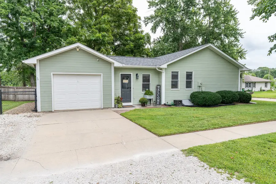 401 E Benton Street, Winterset, IA 50273 - #3