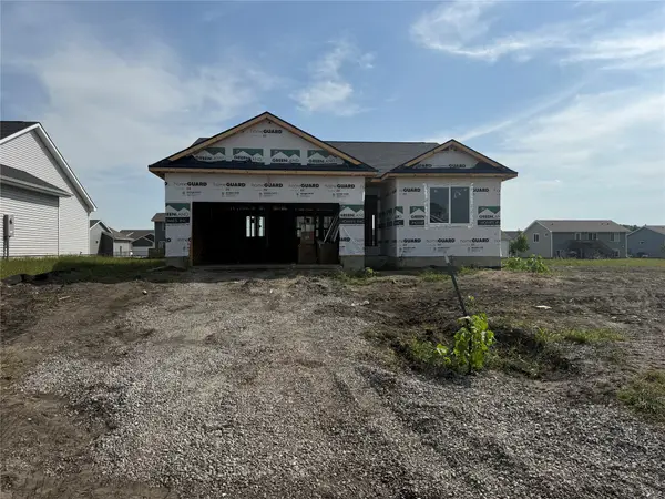 2207 White Oak Lane, Granger, IA 50109