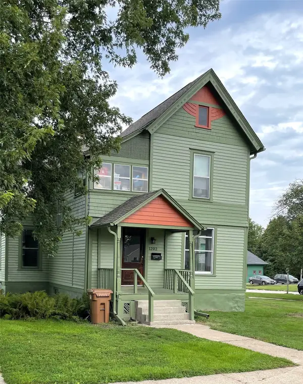 1202 Main Street, Grinnell, IA 50112