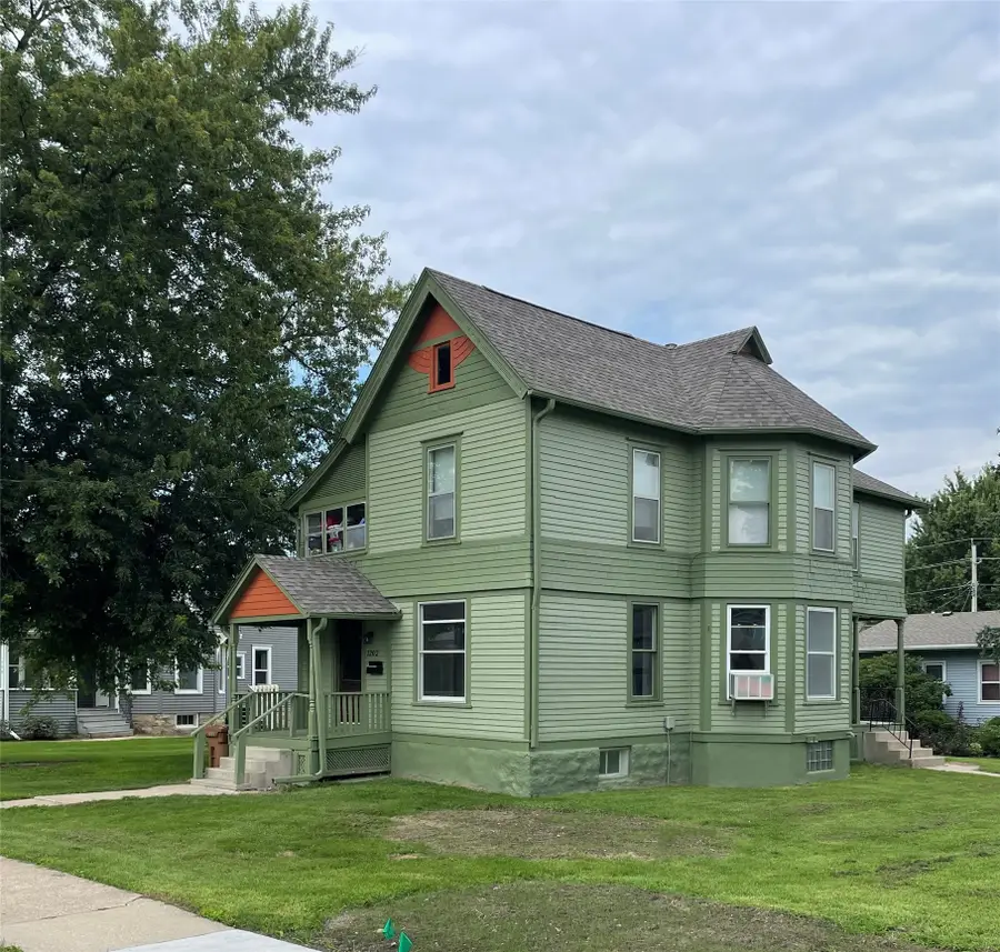 1202 Main Street, Grinnell, IA 50112 - #2