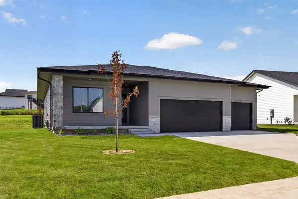16515 Deerview Drive, Urbandale, IA 50323