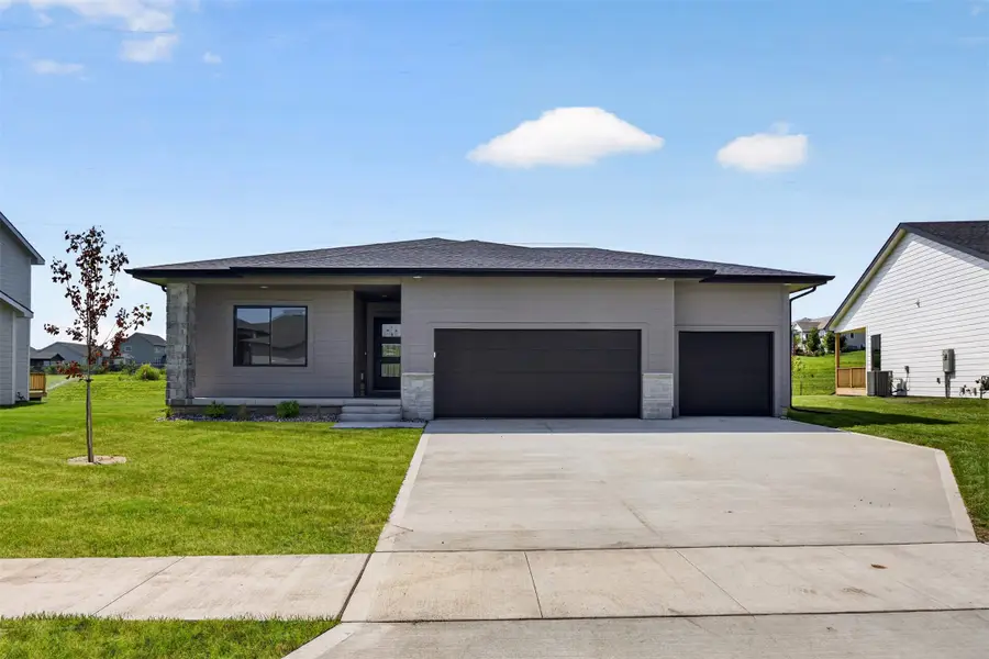 16515 Deerview Drive, Urbandale, IA 50323 - #2