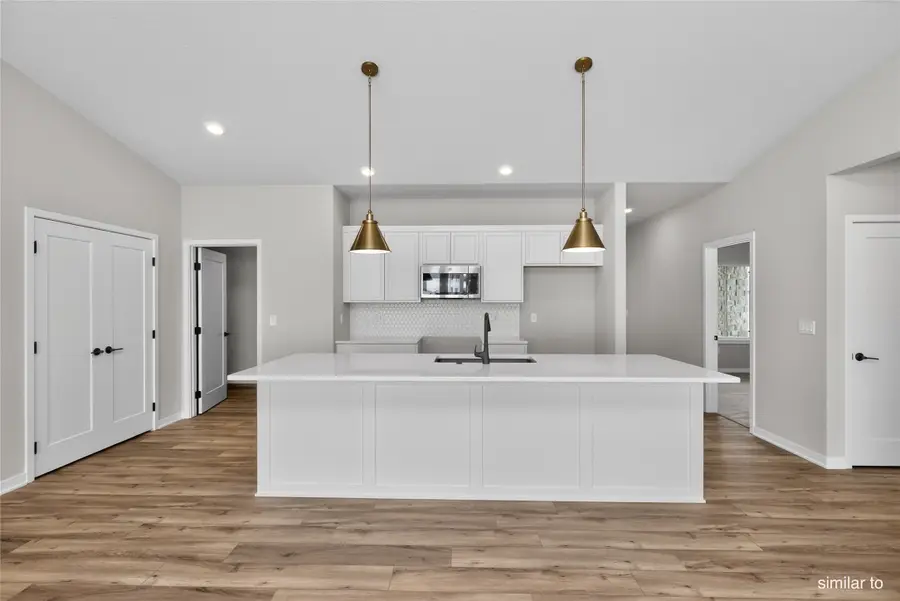 16515 Deerview Drive, Urbandale, IA 50323 - #3