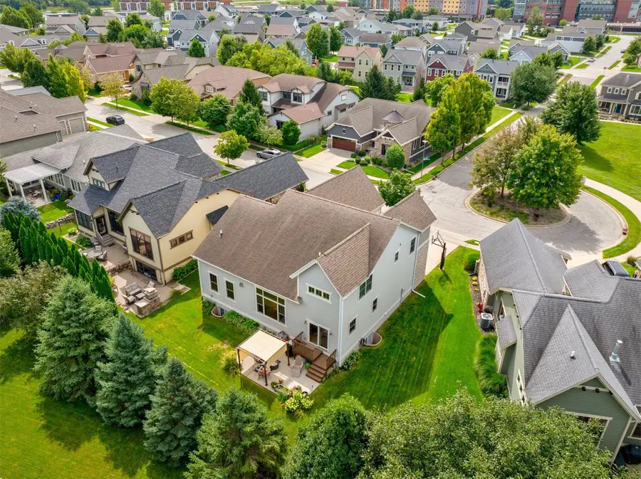 5561 Sandstone Drive, West Des Moines, IA 50266 - #3