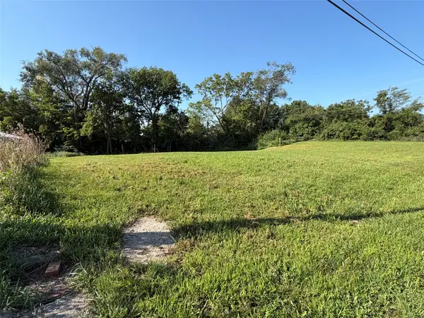 1202 E Pleasant Street, Knoxville, IA 50138