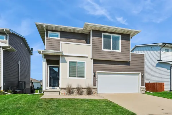 1406 NE Little Beaver Drive, Grimes, IA 50111