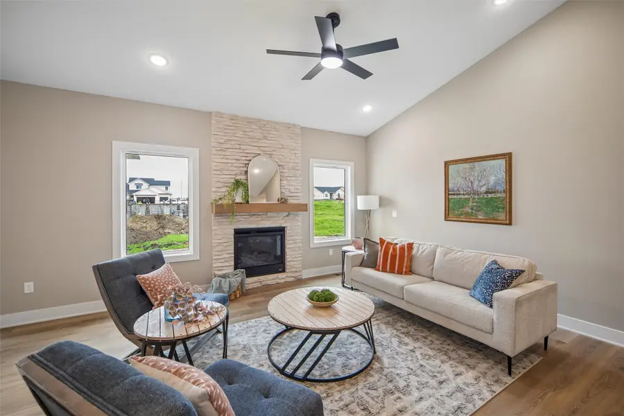 415 NW Red Oak Court, Waukee, IA 50263 - #3