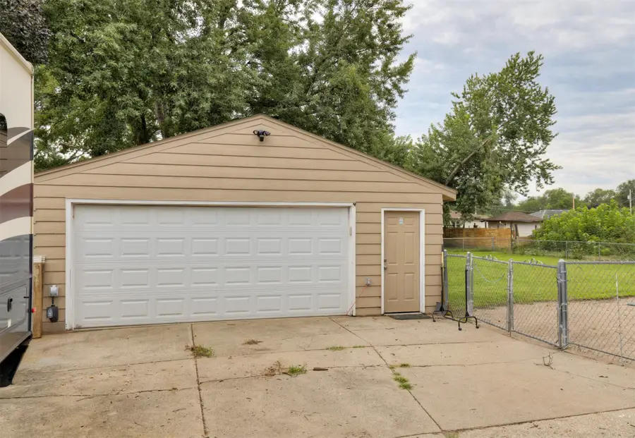 5520 NW 61st Place, Johnston, IA 50131 - #2