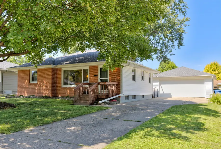 3211 Lindlavista Way, Des Moines, IA 50310 - #2