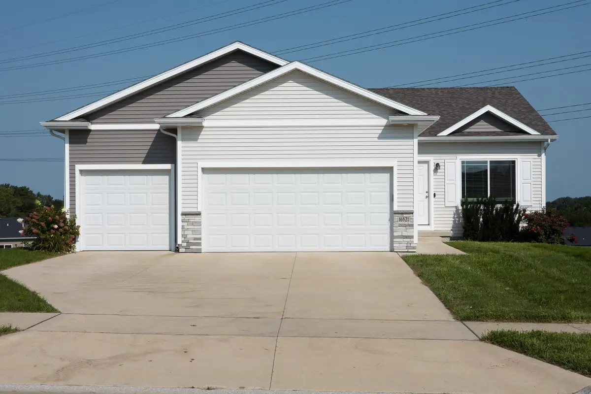 16521 Bentwood Drive, Urbandale, IA 50263 - #1