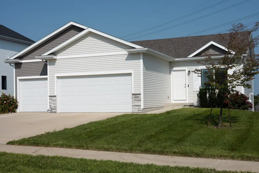 16521 Bentwood Drive, Urbandale, IA 50263 - #2