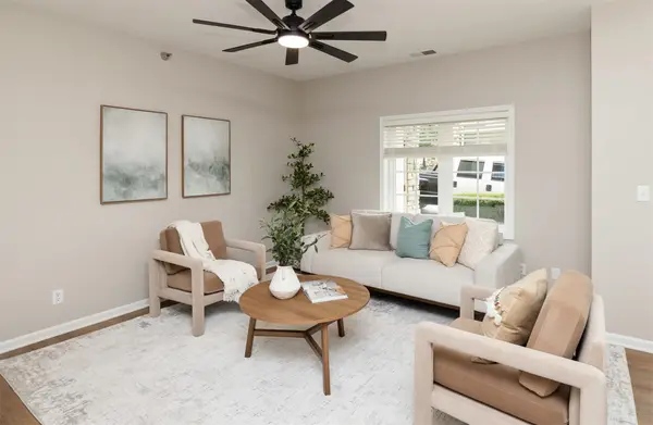 2901 Grand Avenue #106, Des Moines, IA 50312