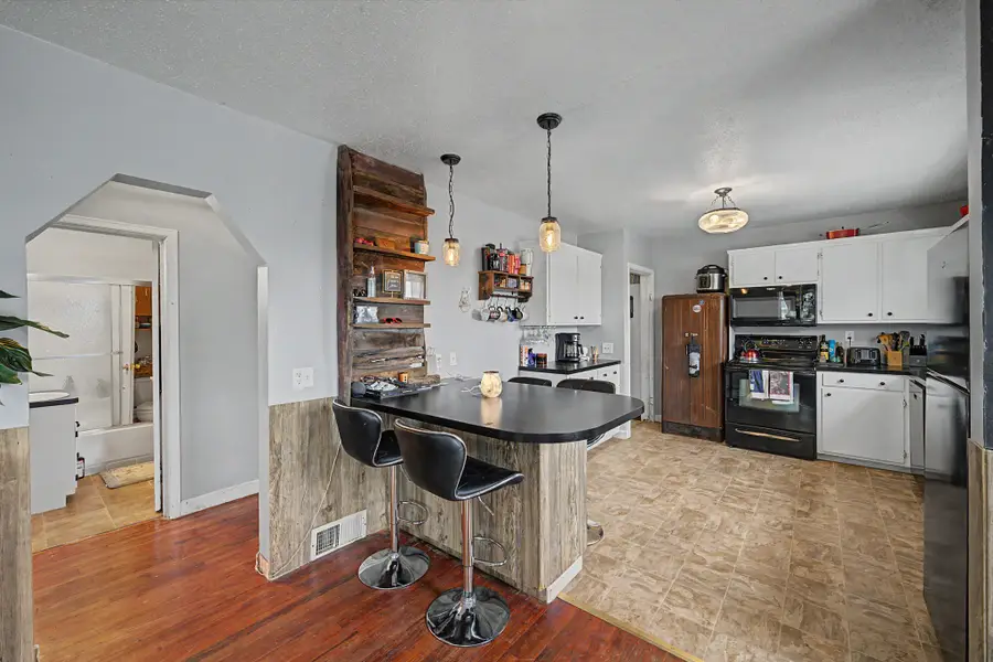 219 S Columbia Street, Columbia, IA 50057 - #3