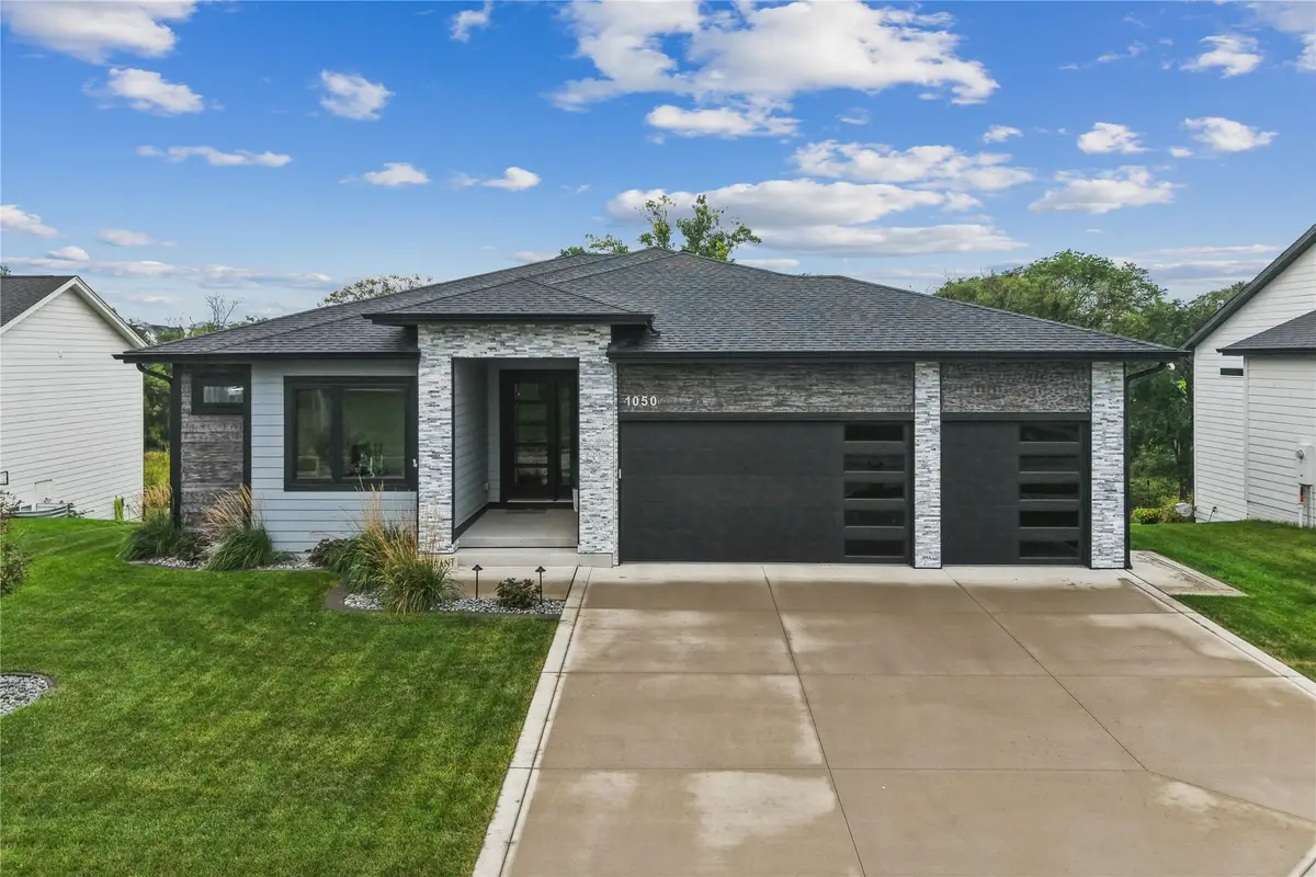 1050 Harrington Way, Waukee, IA 50263 - #1