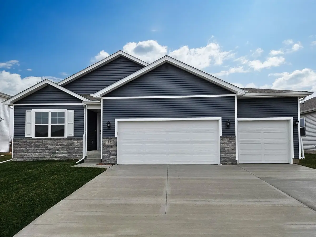 1115 33rd Court Sw, Altoona, IA 50009 - #1