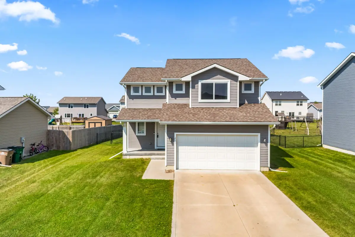 216 Summit Circle Nw, Bondurant, IA 50035 - #1