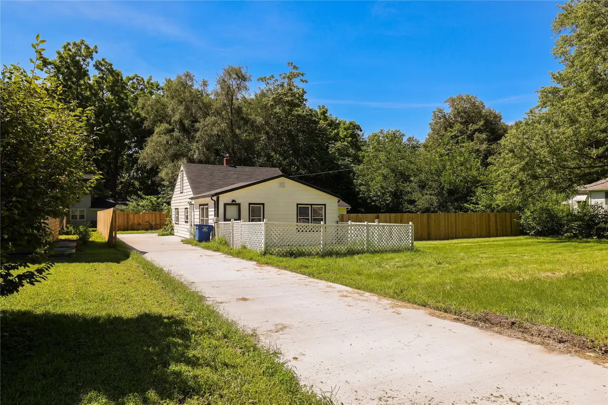 1604 E 29th Street, Des Moines, IA 50317 - #1
