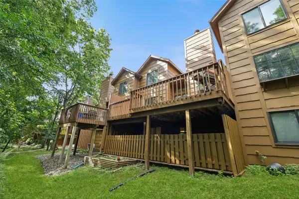 7020 Oak Brook Drive, Urbandale, IA 50322
