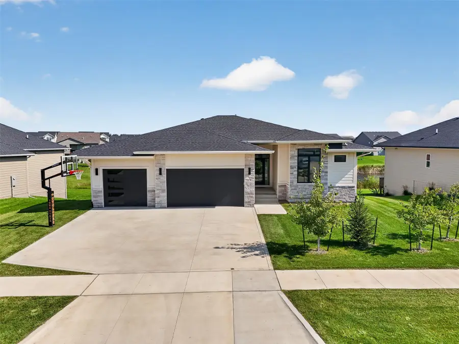 125 NW Alderleaf Drive, Waukee, IA 50263 - #2