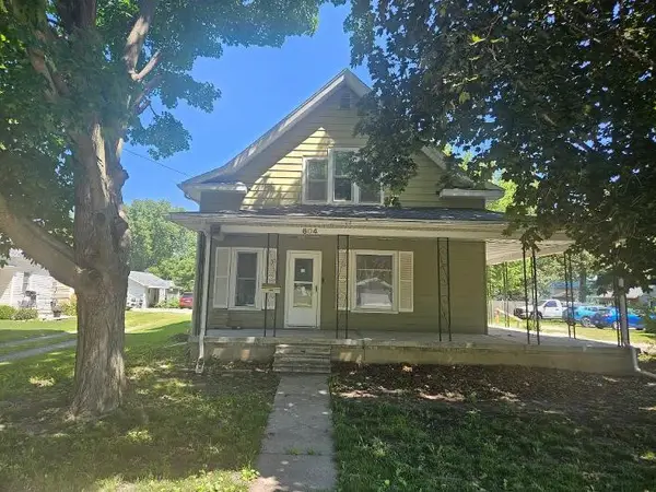 604 S 3rd Avenue E, Newton, IA 50208
