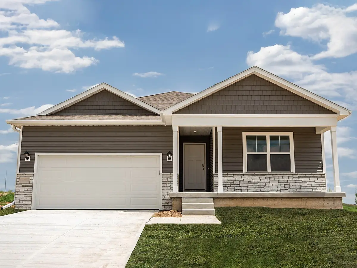 301 40th Street Sw, Altoona, IA 50009 - #1