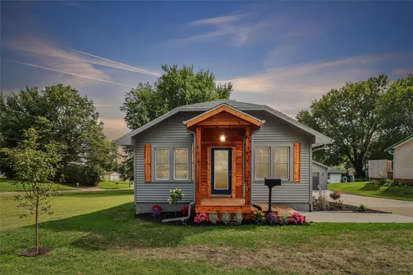 431 S 6th Avenue E, Newton, IA 50208