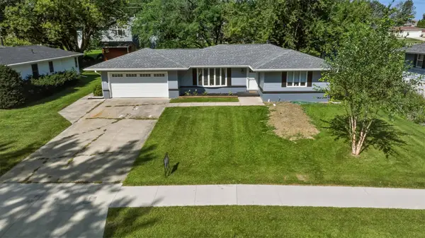 1833 Spencer Street, Grinnell, IA 50112