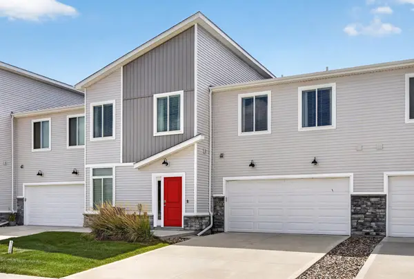 9556 Crestview Drive, West Des Moines, IA 50266